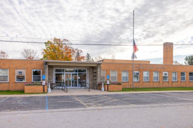 Harrisville, Michigan, ABD - 23 Ekim 2021: Alcona İlçe İdare Binası