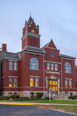 Bellaire, Michigan, ABD - 22 Ekim 2021: The Historict Antrim County Adliyesi