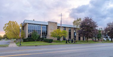 Batı Şubesi, Michigan, ABD - 23 Ekim 2021: Ogemaw İdari Binası