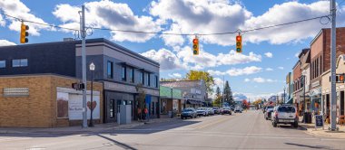 Cheboygan, Michigan, ABD - 23 Ekim 2021: Mian Caddesi 'ndeki eski iş bölgesi