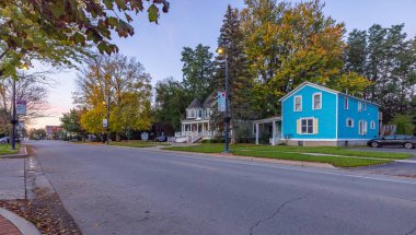 Mount Pleasant, Michigan, ABD - 22 Ekim 2021: Ana Cadde boyunca antik evi olan yerleşim alanı