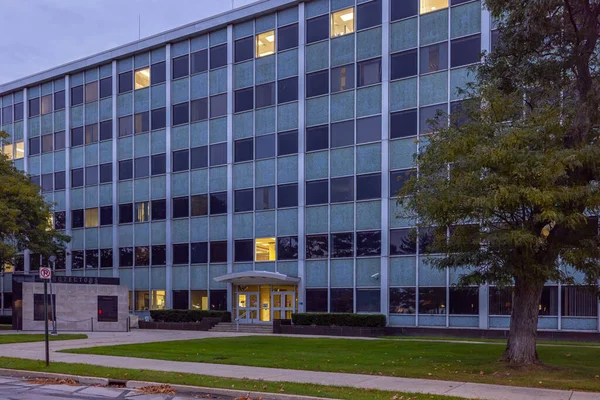 Muskegon, Michigan, ABD - 21 Ekim 2021: Muskegon İlçe İdaresi Binası