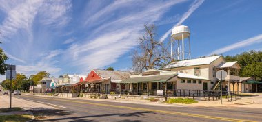 Coldspring, Teksas, ABD - 17 Ekim 2021 Byrd Caddesi 'ndeki eski iş bölgesi