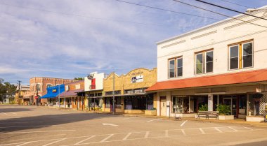 Hemphill, Teksas, ABD - 17 Ekim 2021: Oak Caddesi 'ndeki eski iş bölgesi