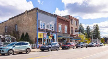 Pellston, Michigan, ABD - 23 Ekim 2021: Stimpson Caddesi 'ndeki iş bölgesi