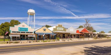 Coldspring, Teksas, ABD - 17 Ekim 2021 Byrd Caddesi 'ndeki eski iş bölgesi