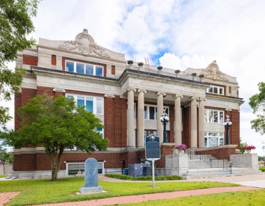 Groesbeck, Teksas, ABD - 17 Ağustos 2021 Limestone İlçe Mahkemesi ve Emniyet Teşkilatı Anıtı