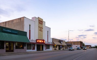 George West, Texas, ABD - 11 Eylül 2021 Houston Caddesi 'ndeki eski iş bölgesi