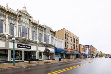 Adrian, Michigan, ABD - 24 Ekim 2021: Ana Cadde 'deki eski iş bölgesi