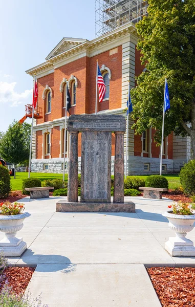 Plymouth Indiana Usa August 2021 Marshall County Courthouse War Memorial — Photo