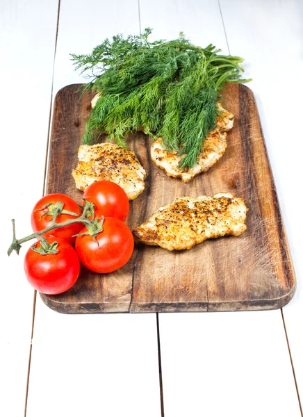 Pechugas de pollo a la parrilla filete con verduras —  Fotos de Stock