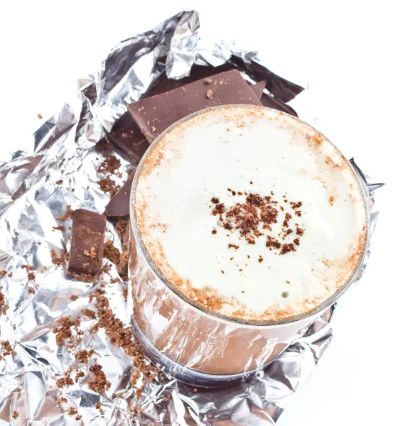 Café frappe mixto helado con chocolate sobre fondo blanco — Foto de Stock