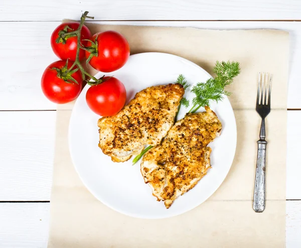 Grilled chicken breasts fillet with fresh vegetables on a white — Stock Photo, Image
