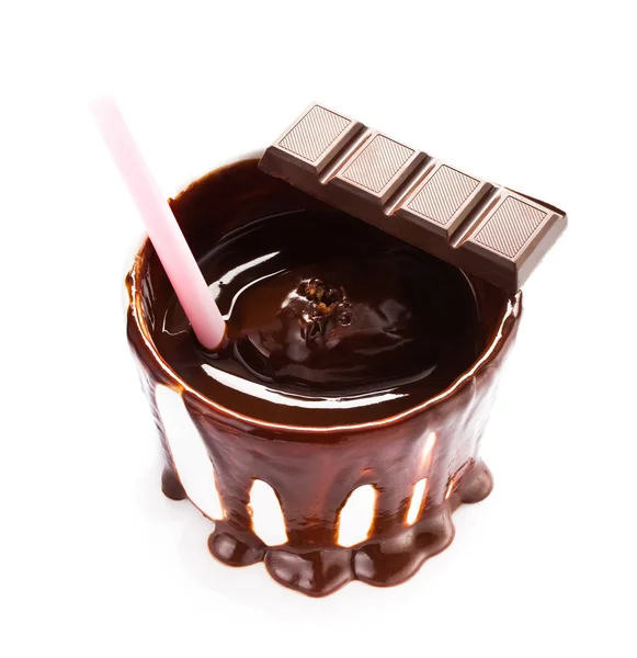 Чашка горячего шоколада какао поток изолирован на белом фоне, cl — стоковое фото