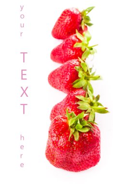 örnek beyaz zemin üzerine izole taze tatlı çilek