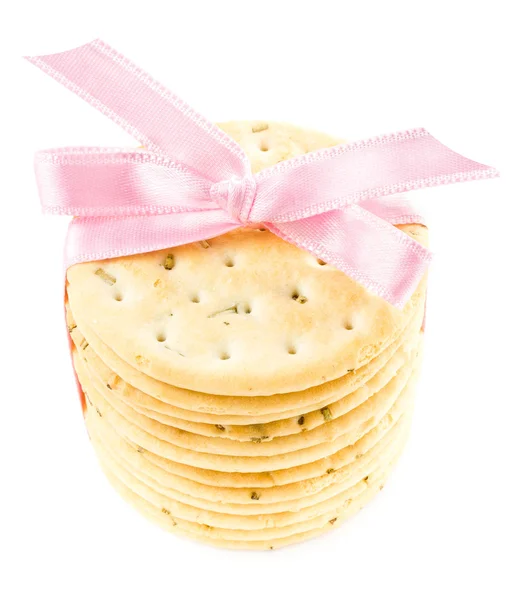 Festivo avvolto con biscotti di pasta frolla rosa isolati su bianco — Foto Stock