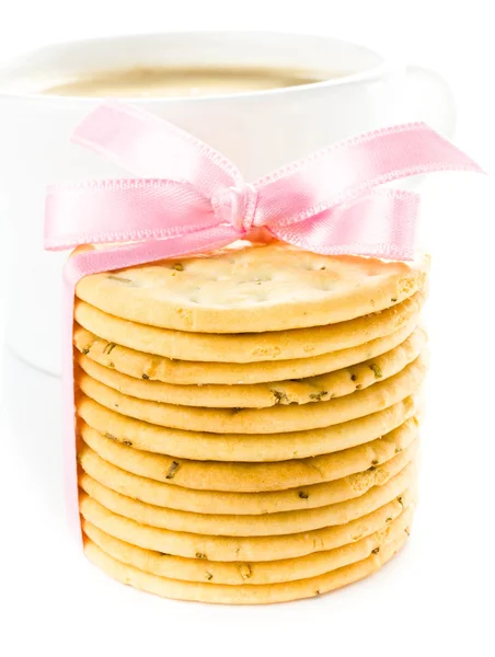 Galletas dulces atadas con cinta rosa aislada sobre fondo blanco —  Fotos de Stock