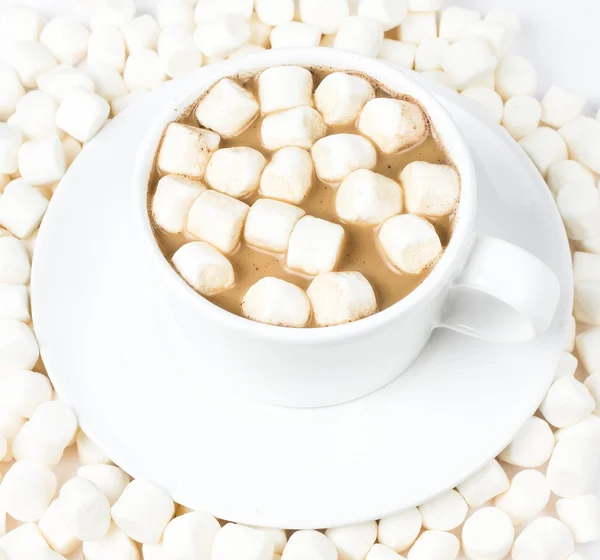 Cup of hot chocolate with many plump Fluffy mini marchmallows. — Stock Photo, Image