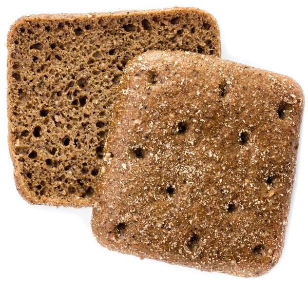 Plátky celozrnného žitného chleba izolovaných na bílém pozadí. — Stock fotografie