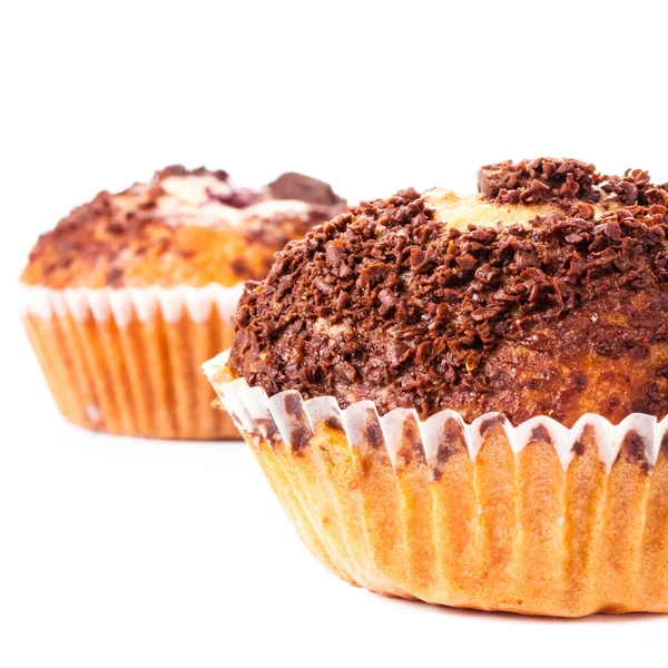 Muffins med choklad strössel isolerad på vit bakgrund — Stockfoto