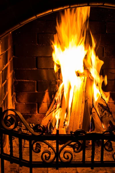 Home Fire burning in brick fireplace. Seasonal and holiday fire. — Stock Photo, Image