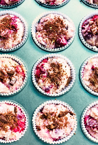 Raw muffin batter in muffin tray, ready for baking. Closeup. — Stock Photo, Image