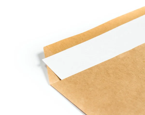上打开里面的纸信与棕色回收大信封 — 图库照片