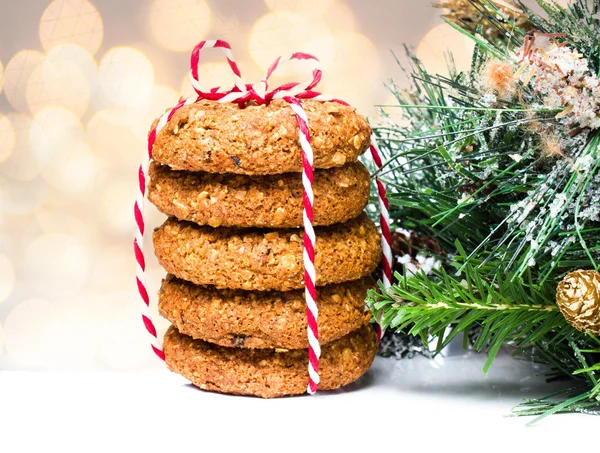 Biscuits au pain d'épice de Noël avec décorations — Photo