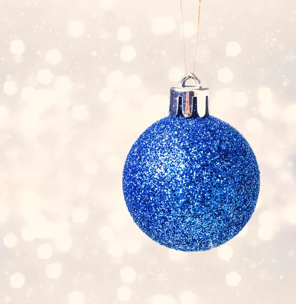 Błyszczące blue Christmas cacko wiszące — Zdjęcie stockowe