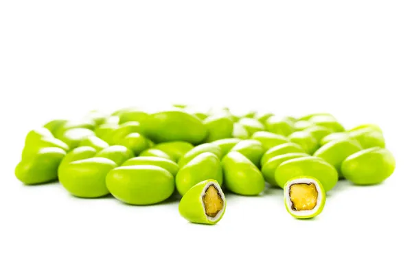 Ένα σωρό πράσινο gumballs με καρύδια — Φωτογραφία Αρχείου