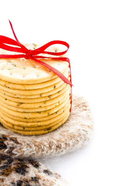Christmas cookies with red ribbon and knitted winter mitten — Stock Photo, Image