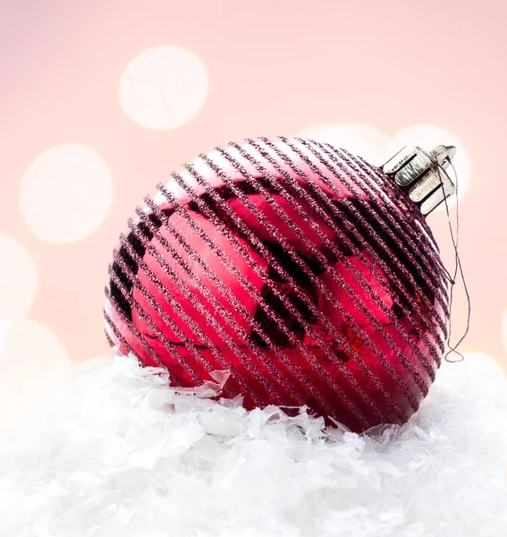 Carte de Noël avec grosse boule rouge — Photo