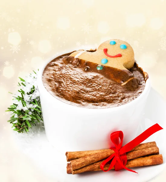 ホット チョコレートでジンジャーブレッド クッキー — ストック写真