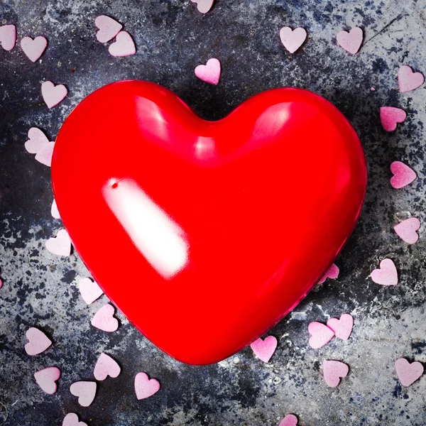 Alla hjärtans dag bakgrund med rött hjärta — Stockfoto