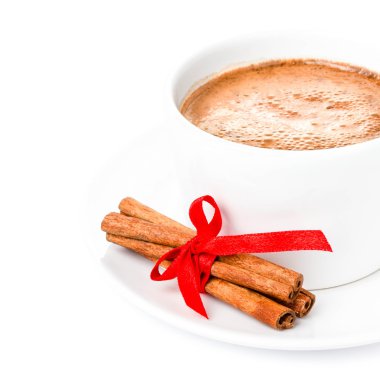 Beyaz arka plan üzerinde izole Noel sıcak çikolata.