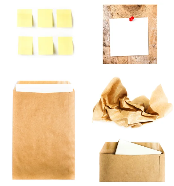 Sobre de carta de papel reciclado, notas adhesivas y papel artesanal arrugado —  Fotos de Stock