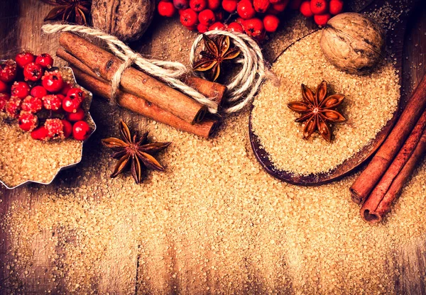 Christmas background with Brown sugar, anise star and cinnamon sticks — Stock Photo, Image