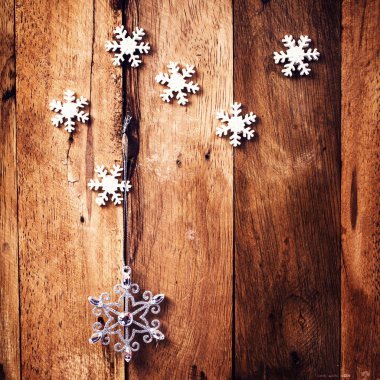 Festival süsleri ve kar tanesi Noel arka plan