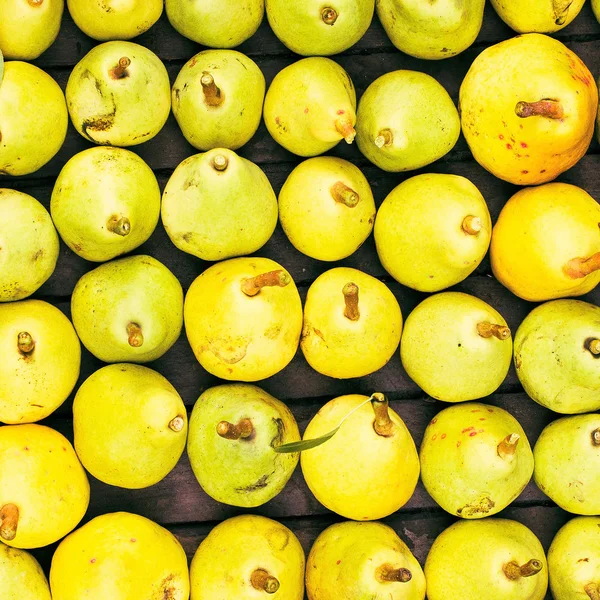 Freshly picked yellow pears at a famers market closeup — Stock Photo, Image
