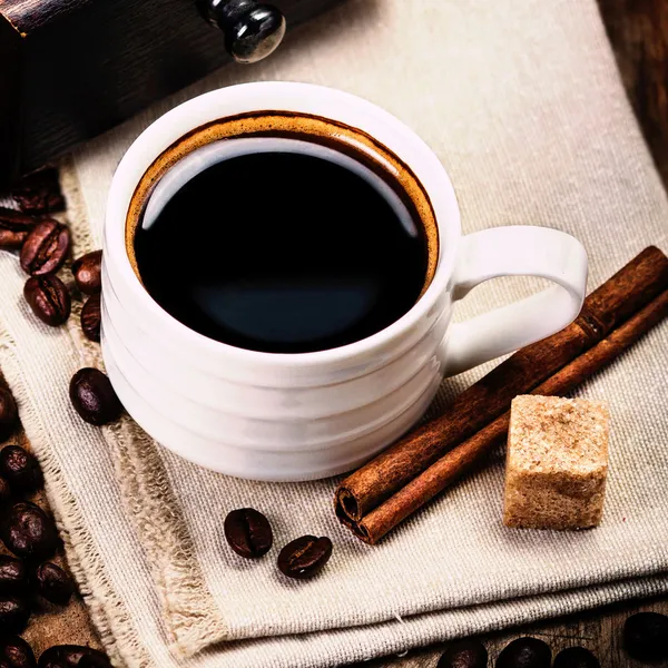 Tazza Espresso su tovagliolo marrone — Foto Stock