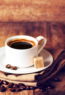 beyaz daire ile espresso fincan