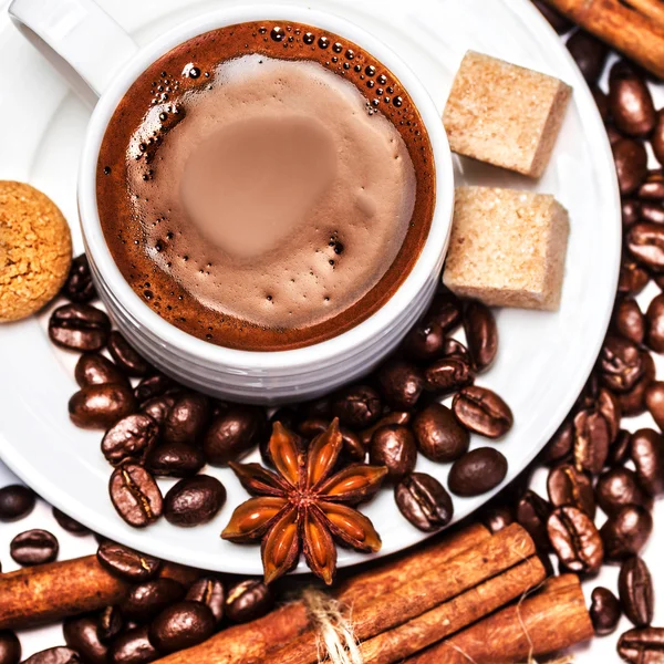 Kaffekopp och biscotti — Stockfoto