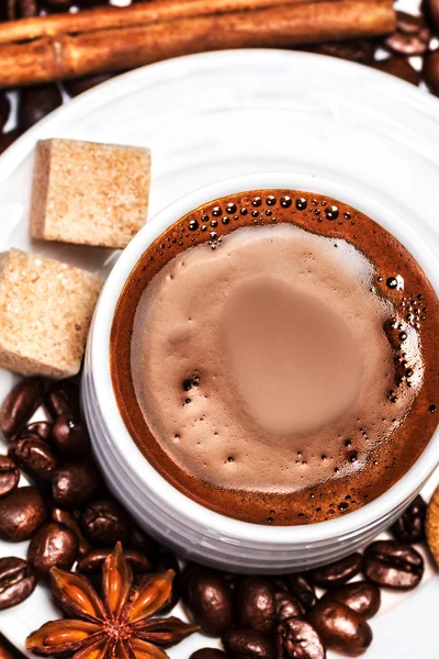 Kaffekopp och biscotti — Stockfoto
