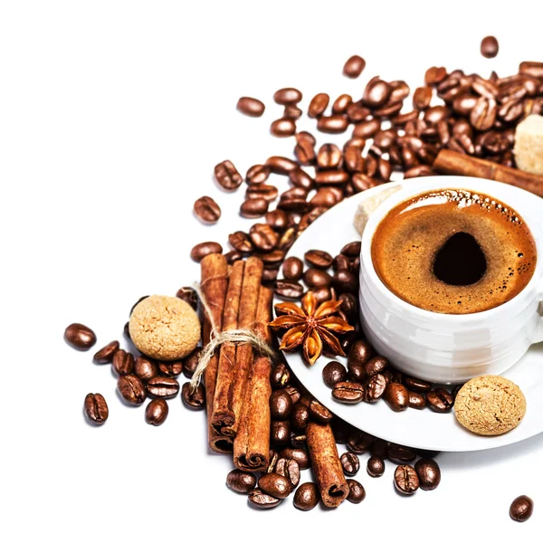 Coffee cup with coffee beans — Stock Photo, Image