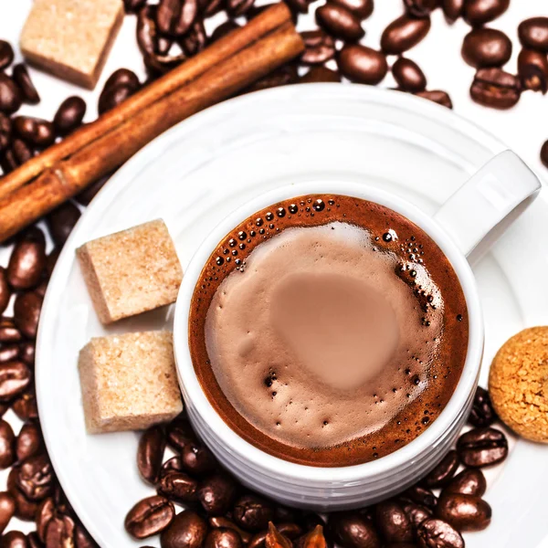 Kaffekopp med biscotti — Stockfoto
