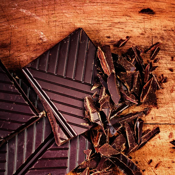 Barra de chocolate picada — Fotografia de Stock
