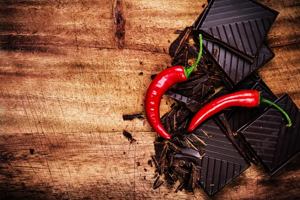 Chopped Chocolate Bar with Red Chilli Pepper — Stock Photo, Image