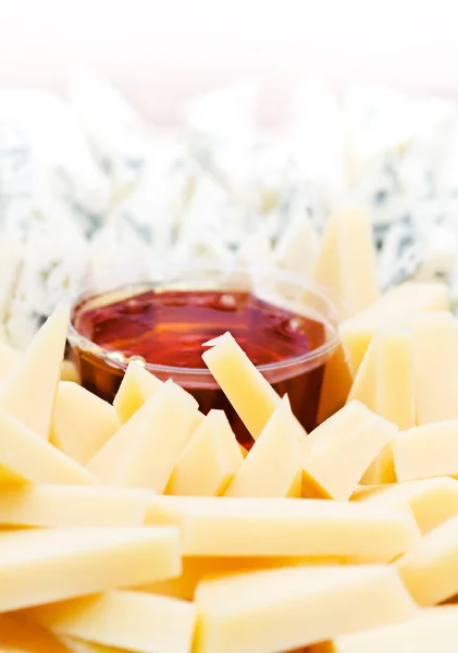 Kaas voorgerecht met honing — Stockfoto
