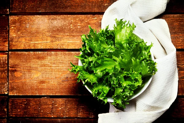 Salade in kom — Stockfoto