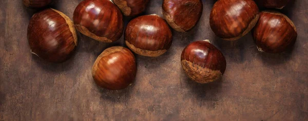 Castagne Una Vecchia Lavagna Con Spazio Copiare Autunno Concetto Caduta — Foto Stock